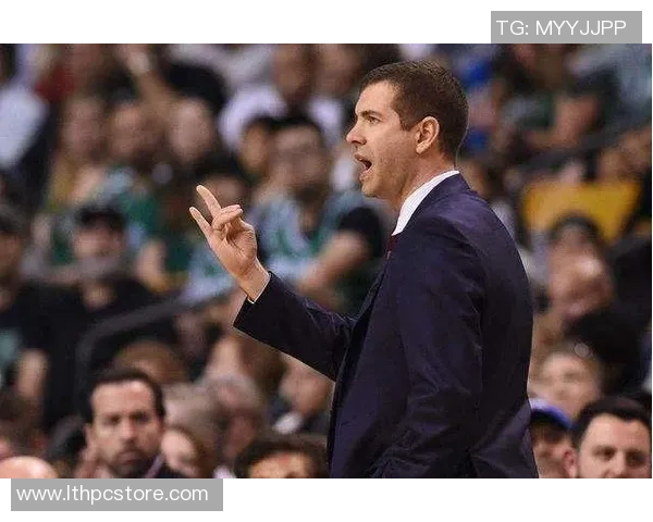 罗伯士与瓜达拉哈拉的激烈对决揭示足球战术与团队协作的精彩瞬间 罗伯士与瓜达拉哈拉的激烈对决揭示足球战术与团队协作的精彩瞬间