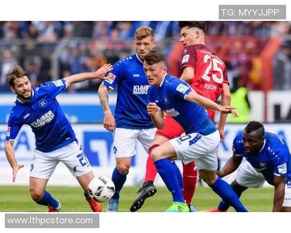 奥厄与卡尔斯鲁厄激战正酣比分揭晓引发球迷热议 奥厄与卡尔斯鲁厄激战正酣比分揭晓引发球迷热议