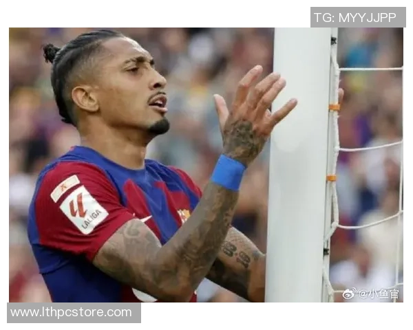 拉菲尼亚安慰弗里克？世体：弗里克仅仅不满裁判判罚